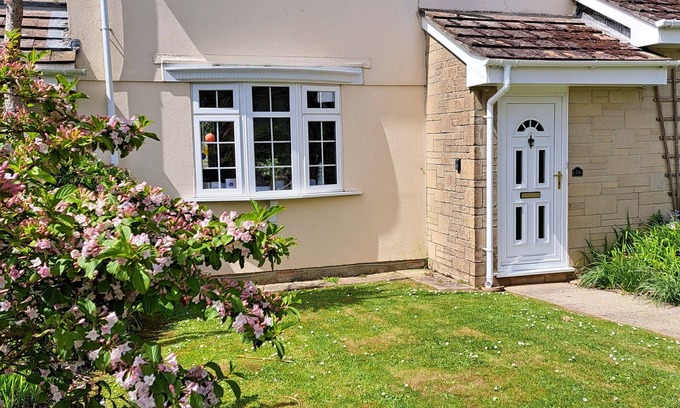 Crantock House | Pet and family friendly house in Crantock, near the beach and village centre