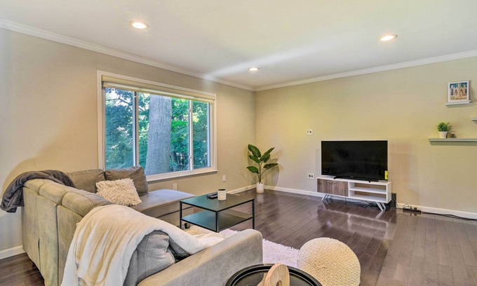 West Bloomfield House | Pet-Friendly Michigan Home: 5 Mi to State Park!