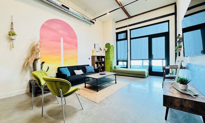 Santa Ana Apartment | ⁂Pet Friendly⁂10min-Airport⁂AC⁂Gym⁂2Bed