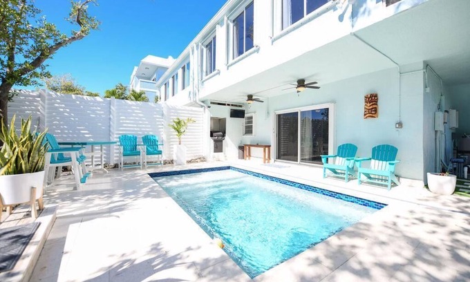 Venetian Shores House | Pet Friendly 2 Bedroom in Venetian Shores Sleeps 10