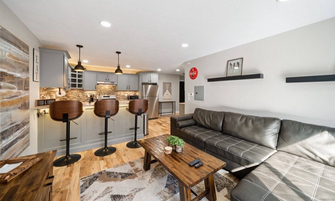 Whitewater Apartment | Pet-Friendly 2 Bedroom Suite Near UWW Campus, Kettle Moraine, and Starin Park!