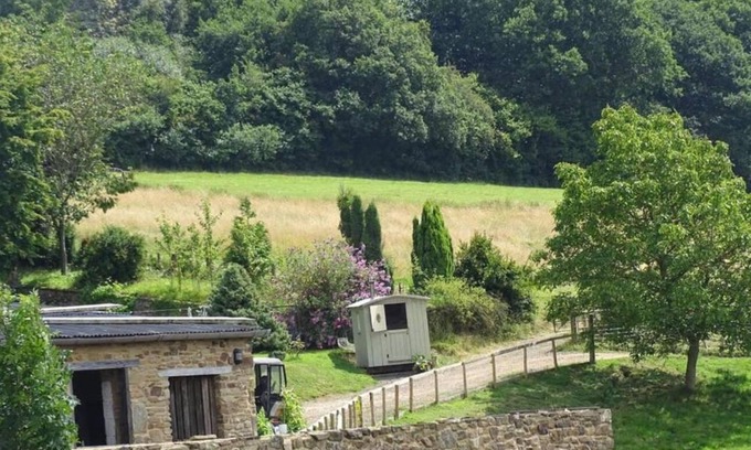 Longhope House | Pet Friendly - 2 Guests - Shepherds Hut
