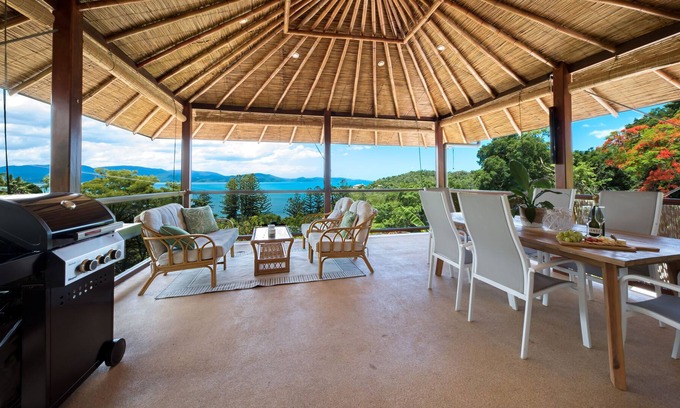 Mandalay House | Pet Friendly 3 bedroom, 3 bathroom home with breath taking ocean views