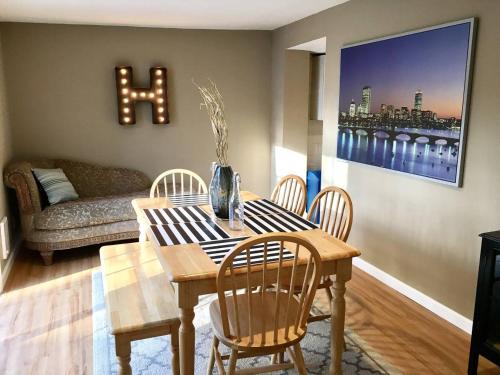 West Street - River Street House | ~*Pet Friendly 30min to Downtown*~ THE BOSTONIAN