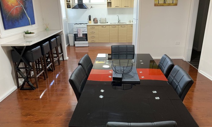 Torrumbarry House | Pet-Friendly 4-Bedroom Cabin, very close to Murray River, plenty of Parking