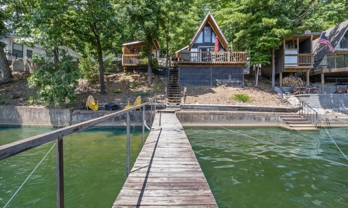 Rocky Mount House | Pet Friendly A Frame w/Private Dock, Kayak & Great Lake Views