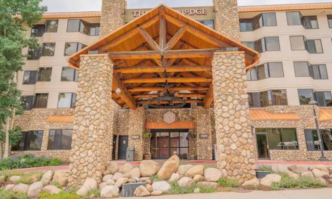 Crested Butte Condo | Pet-Friendly - Amazing Location - Hot Tub & Pool