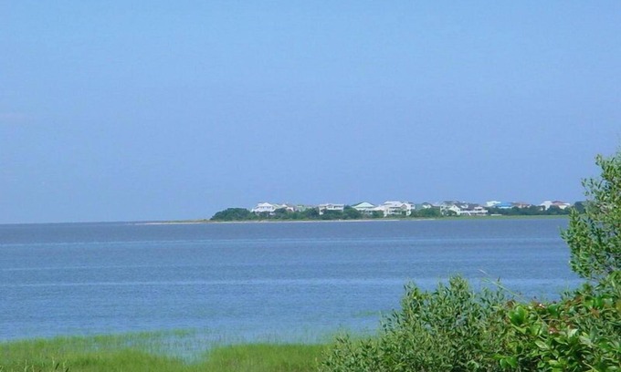 Oceanmarsh Subdivision House | Pet Friendly! Beachfront, Wi-Fi, Sleeps 8-10!