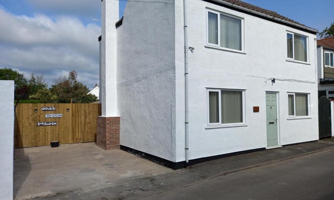Welwick House | Pet Friendly Beautiful Detached Cottage close to Spurn Point, Easington and Withersea