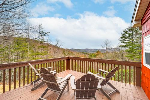 Purlear House | Pet-Friendly Cabin with Hot Tub in North Carolina!