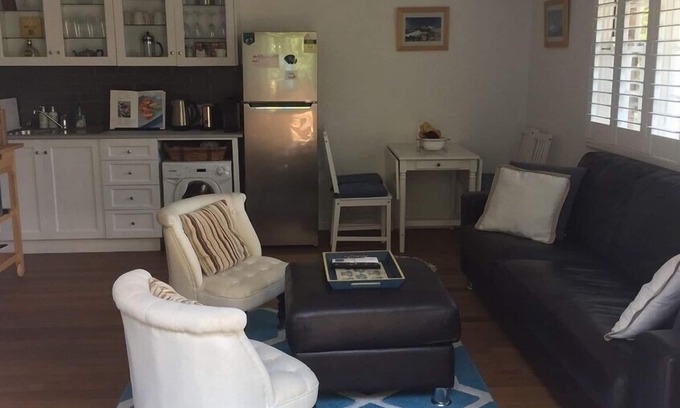 Collaroy Apartment | Pet friendly coastal retreat with ocean views. 5 min walk from beach.