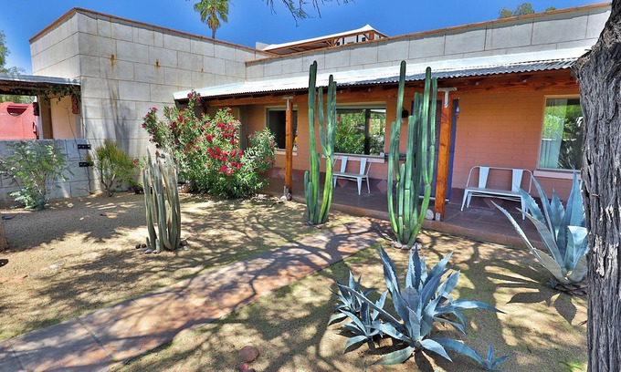 Harlan Heights House | Pet friendly comfort and convenience in a great central location at Catalina Haven