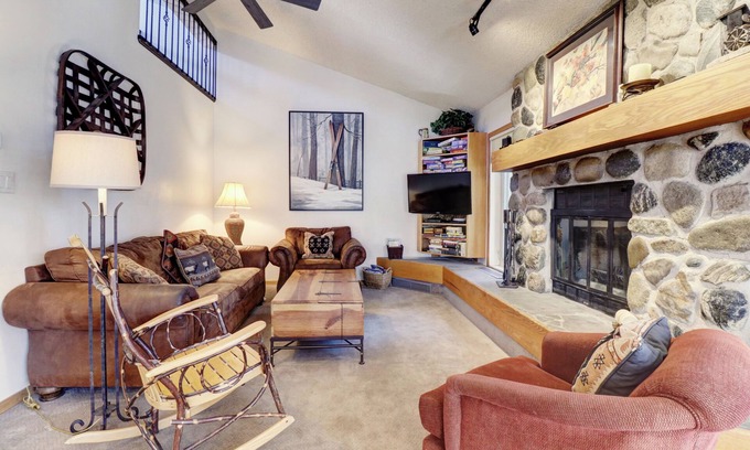 Frisco Condo | Pet-Friendly Condo, New Furniture, King Bed, Hot Tubs, Pools, Fireplace - CC301