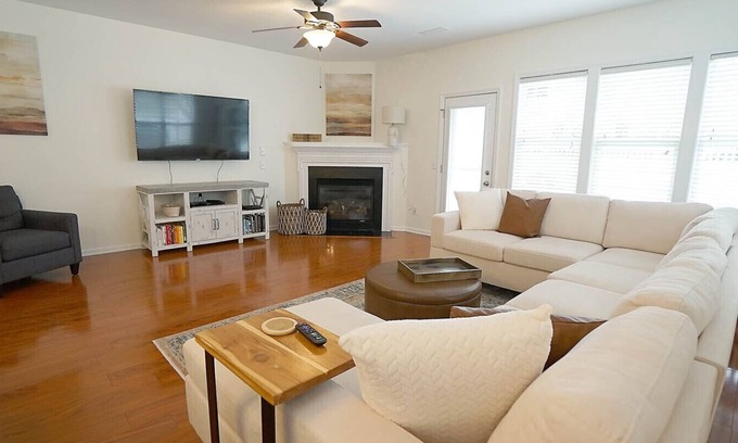 Southwest Raleigh House | Pet-friendly End-unit Townhome with Community Pool