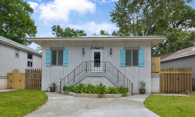 Saint Simons Heights House | Pet Friendly EV Charger Fenced Yard Walk to Dining St. Simons Island