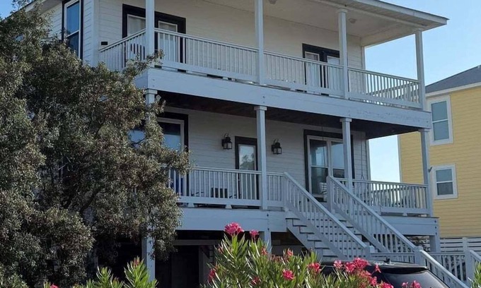 Morgantown House | Pet Friendly- Fort Morgan | Sleeps 12 | 3BR | 2.5BA