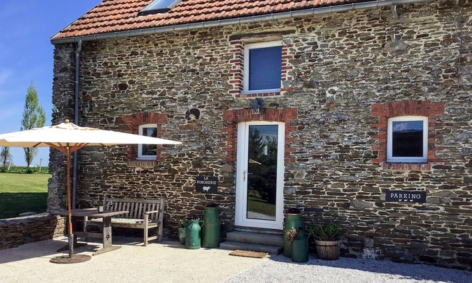 Villiers-Fossard House | Pet friendly home in Villiers-Fossard