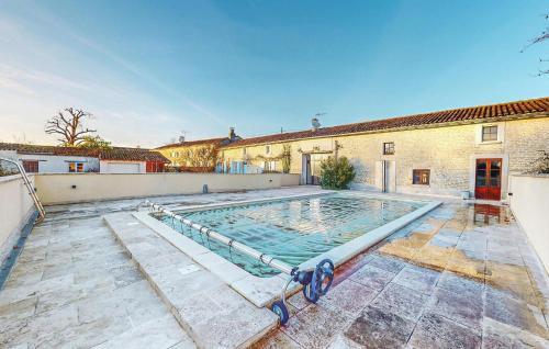 Nere House | Pet Friendly Home In Nere