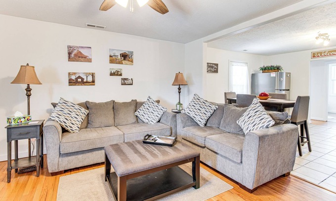 Casey House | Pet-Friendly Home w/Fenced Yard: 'Cozy in Casey'