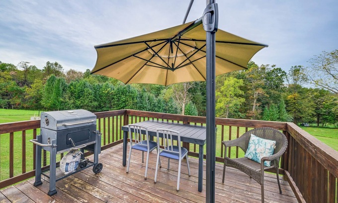 Redwood House | Pet-Friendly Home w/Fire Pit in Glade Hill!
