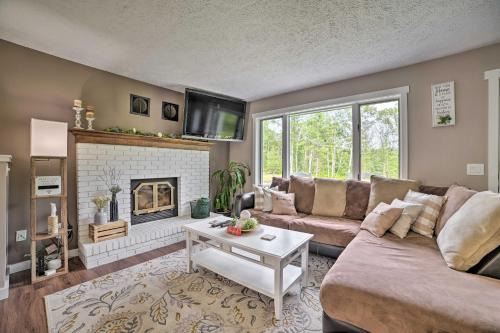 Johannesburg House | Pet-Friendly Home with Hot Tub in Northern Michigan!