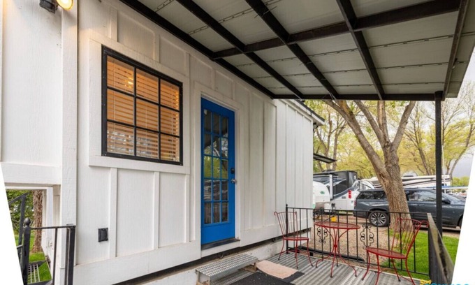 Draper House | Pet Friendly|Hot Tub|Full Kitchen|Seasonal Pool