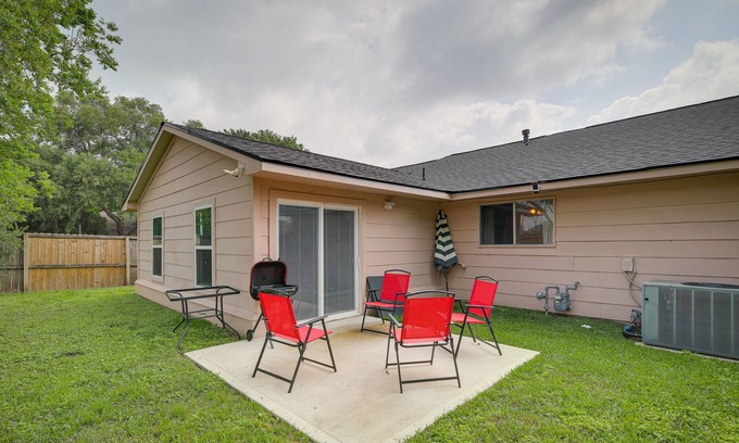 Mission Bend House | Pet-Friendly Houston Vacation Rental w/ Patio!