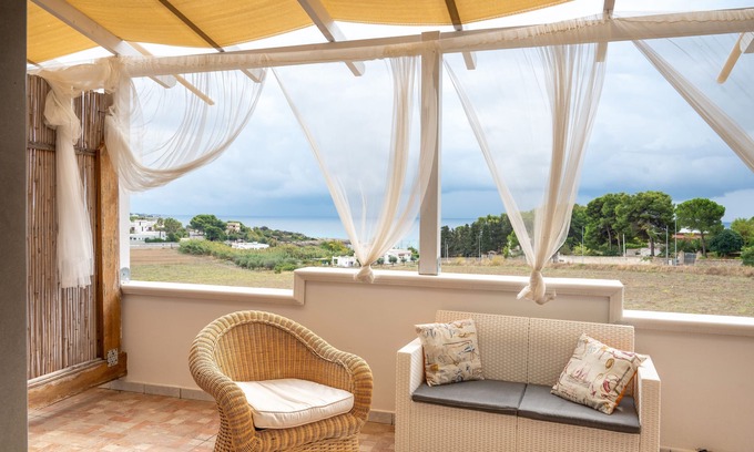 Leporano House | Pet-Friendly Holiday Home "A casa di Pietro Due" with Sea View, Garden & Wi-Fi