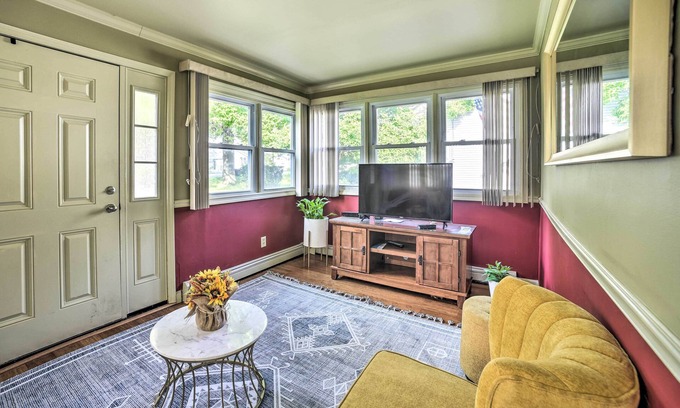 Latham Cottage | Pet-friendly Latham Retreat ~ 7 Mi to Albany!