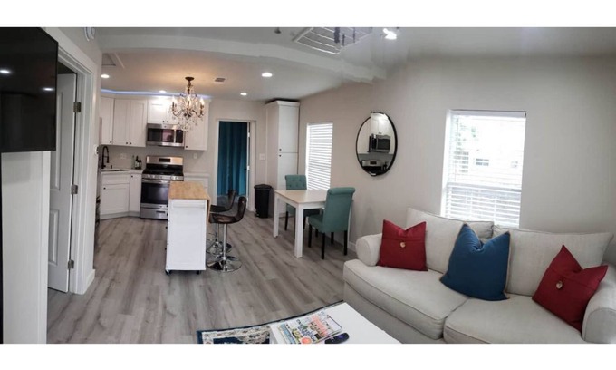 St. Johns House | Pet Friendly Little White House
