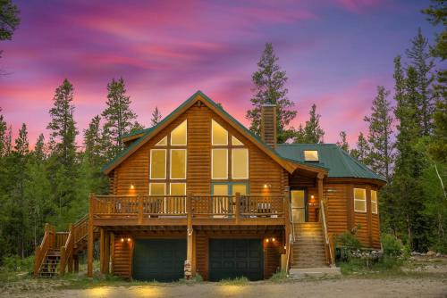 Valley of the Sun House | Pet-friendly Log Cabin W Views & 20 Acres
