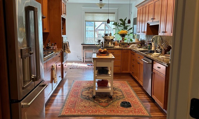 South Gateway House | PET FRIENDLY & NO CLEANING FEE! CAPPUCCINO, WINERIES, MOUNTAINS and OCEAN