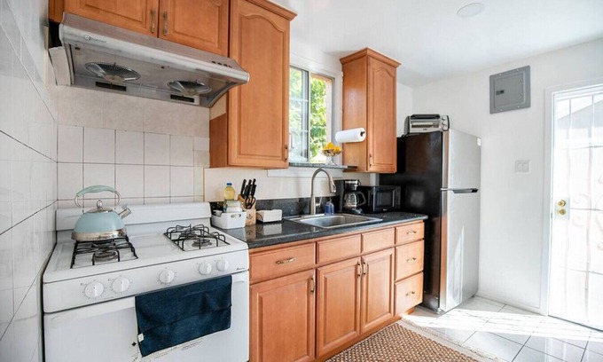 Monterey Park House | Pet-Friendly Oasis near LA's Heart: Newly Remodeled, with King Bed, Gated Parking, and Lightning-Fast Internet - Pure Luxury!