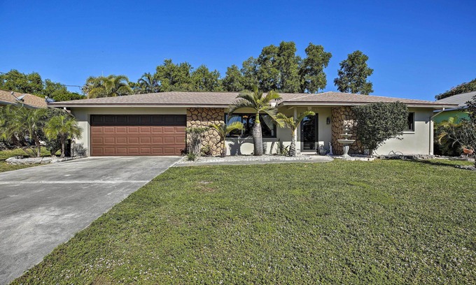 Pine Island Center House | Pet-Friendly Oasis w/Deck & Fire Pit in Bokeelia!