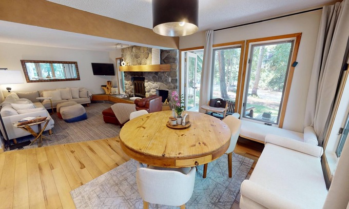 Frisco Condo | Pet Friendly-On River! Pool, 2 Hot Tubs. Walk/Easy Drive to Dining, Shops