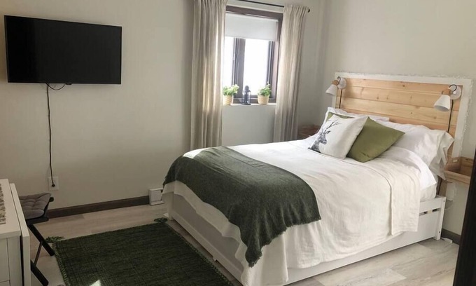 Charter Hills Apartment | Pet Friendly Private Suite 5 min from Resort
