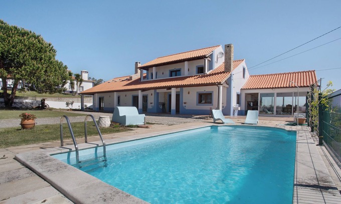 Caldas da Rainha Villa | Pet-Friendly Villa Melquites Country House with Mountain View, Pool, Wi-Fi, Terraces & Garden
