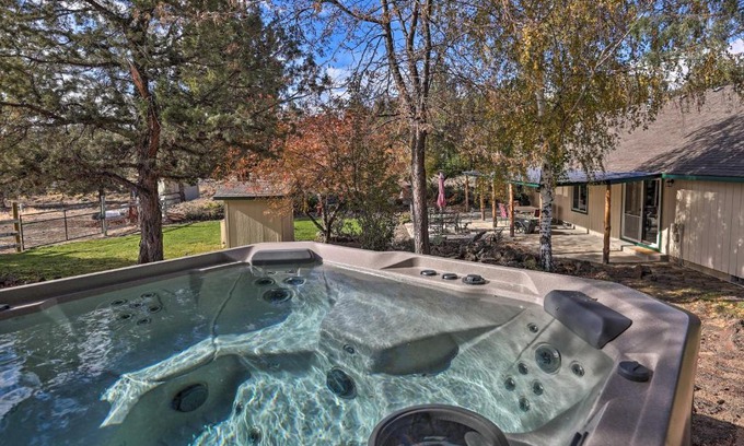 Redmond House | Pet-Friendly Redmond Home with Hot Tub, Porch, Grill