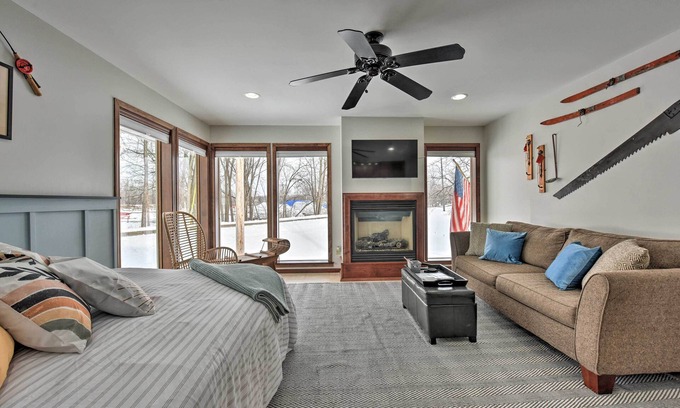 Wabasha Apartment | Pet-Friendly Retreat w/Deck: Steps to Marina!