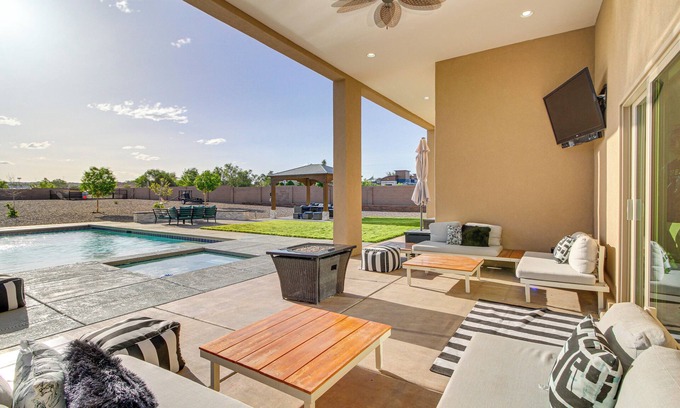Rio Rancho House | Pet-Friendly Rio Rancho Home w/Fire Pit