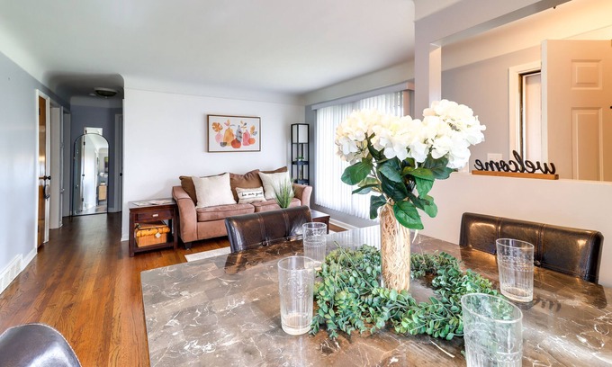 Roseville House | Pet-Friendly Roseville Home ~ 17 Mi to Detroit!