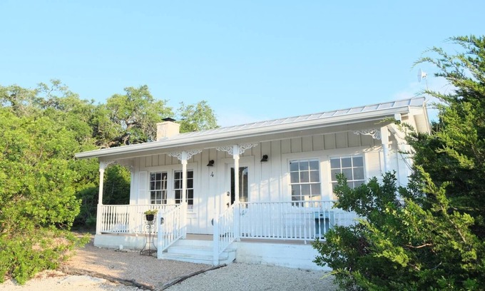 Canyon Lake Cottage | Pet-Friendly Secluded 1B/1B on 100+ Acre Ranch