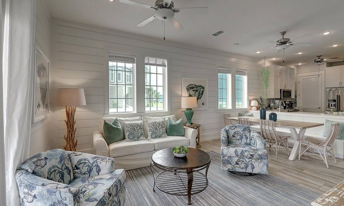 Cinnamon Shore Condo | Pet-Friendly, Stylish Condo w/Cinnamon Shore Pools, Dining & More!