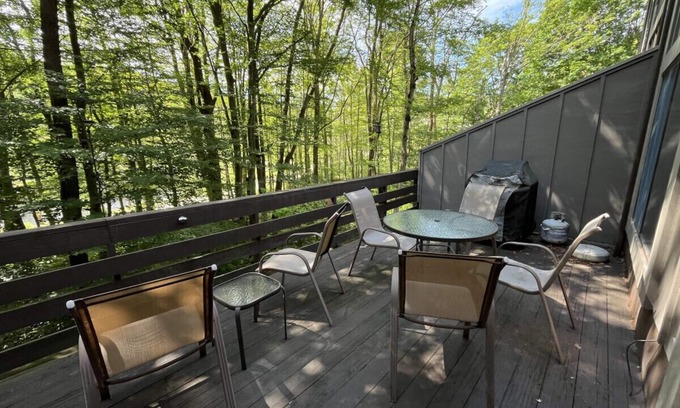 Hidden Valley House | ☀️ Pet-Friendly Summer Escape with Pool Access & Nature Vibes 🐾🏊🌲