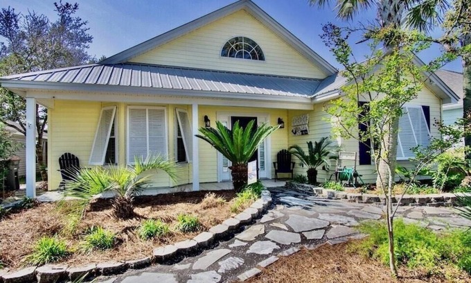 Riviera Beach Cottage | Pet Friendly Coastal Cottage Beach House