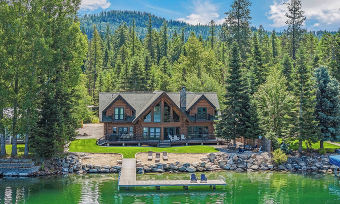 Sagle House | Pet Friendly Waterfront Log Home w/Private Dock