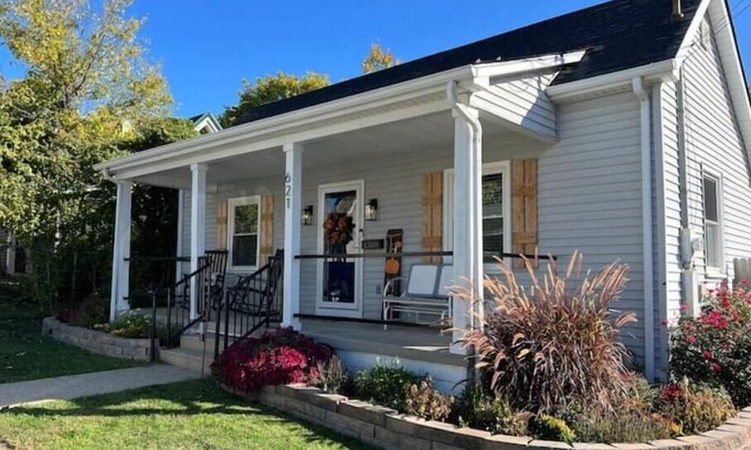 Georgetown House | Pet Friendly with Amazing beds, 10 mins to Kentucky Horse Park, Bourbon trail