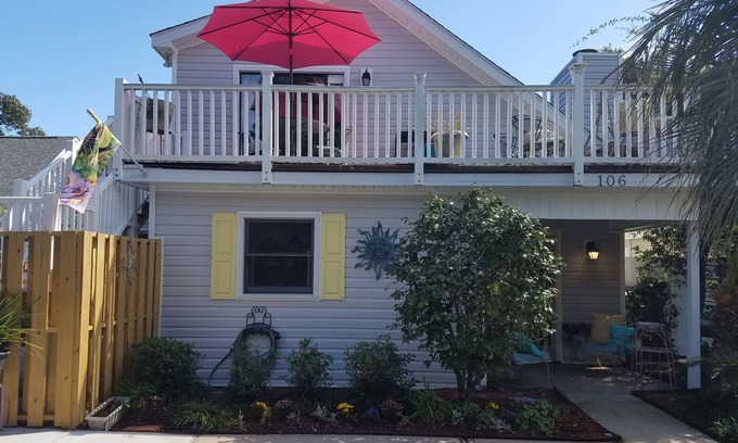 North Myrtle Beach House | PET & GOLF CART FRIENDLY.SHORT WALK TO OCEAN DRIVE