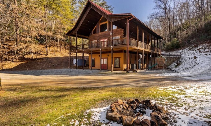 Bryson City Cabin | Pet & kid friendly Cabin in Bryson City!