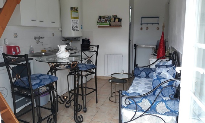 Sainte-Marie-du-Mont Apartment | Petit Appartement Pour 2 Situé à 500 Mètres du Musée D'utah Beach